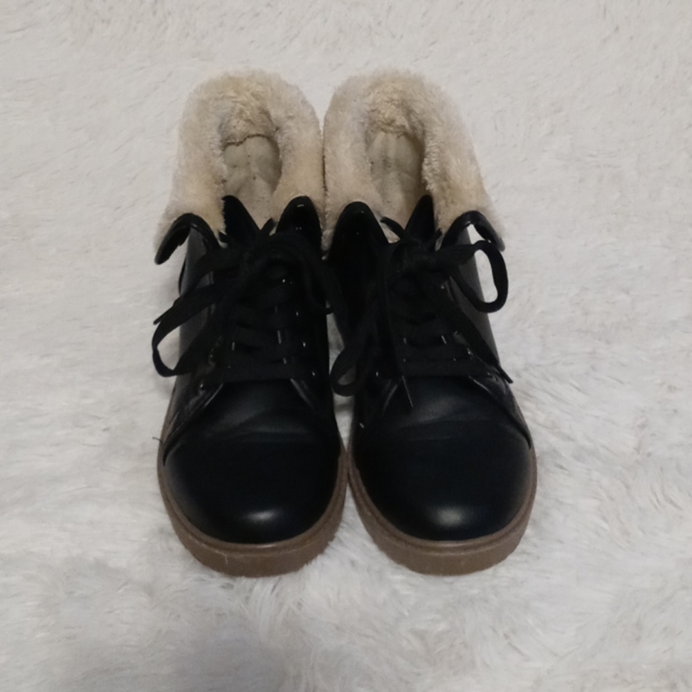 Boots - Picture 3 of 4